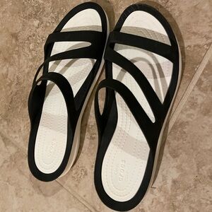 Crocs Women’s Black/White Swiftwater Slip On Sandal Slide Size 10 NEW
